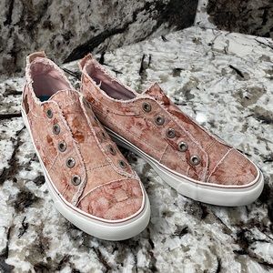 Blowfish Womens Play Sneakers NWT and box